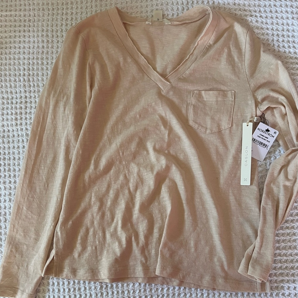 NWT Caslon Women's peach V-Neck Top